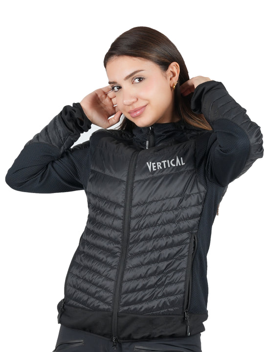 Veste Aeroquest Hybride Vertical Femme – isolation Sorona® légère, ripstop déperlant multi-matières, respirante et polyvalente, idéale pour les activités outdoor dynamiques