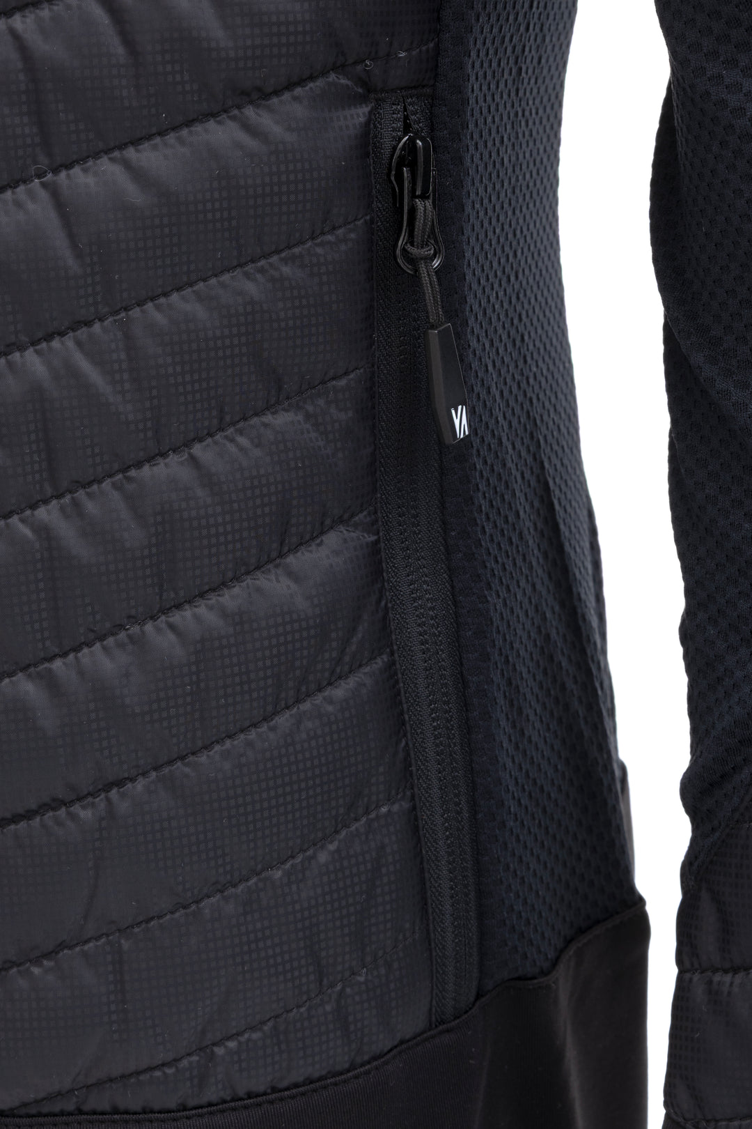 Veste outdoor Aeroquest - vue de profil avec construction multi-matières et capuche ajustée