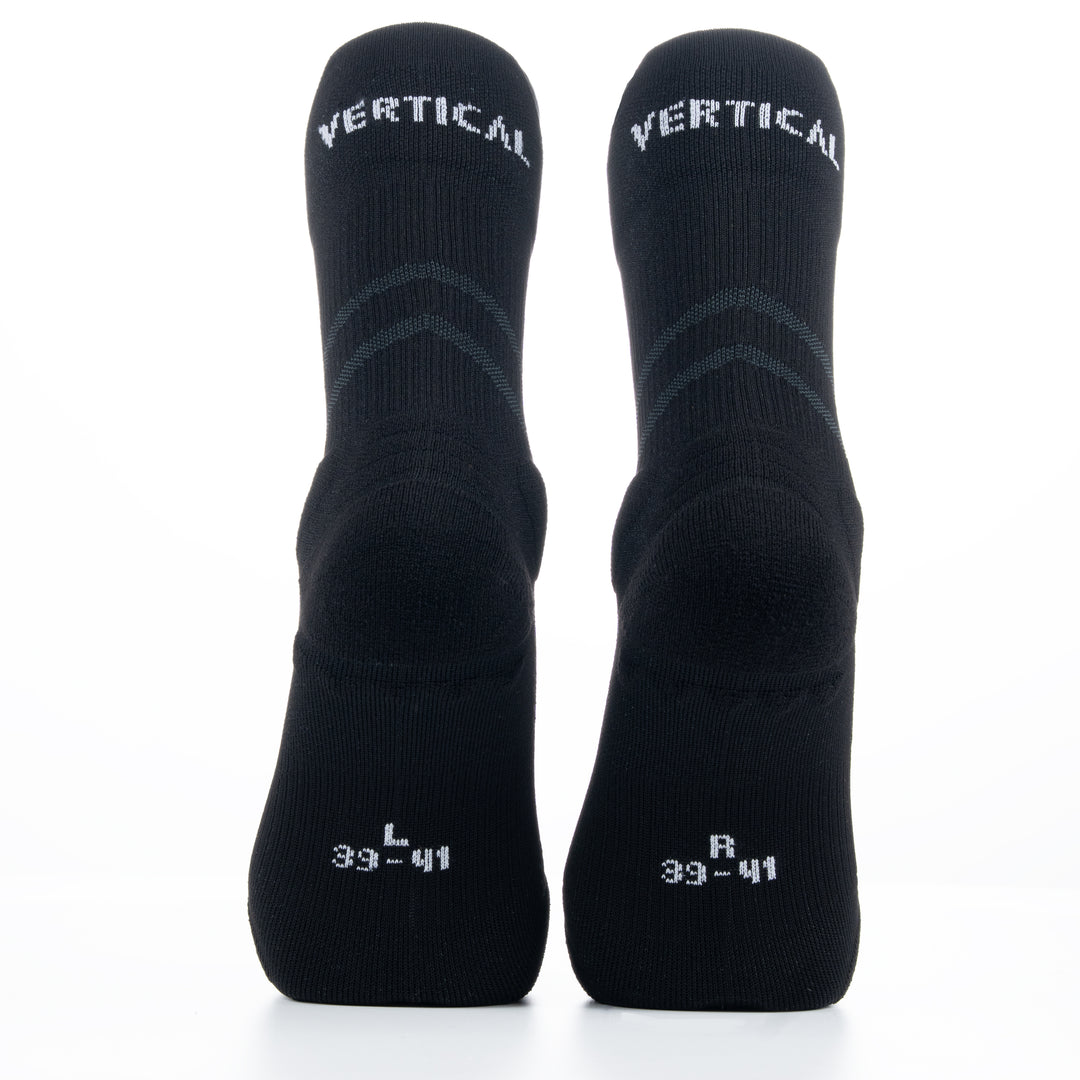 Découvrez les Explorer Trek Socks de Vertical : chaussettes trekking techniques, parfaites pour randonnée et outdoor. Confort et performance tout au long du trek.