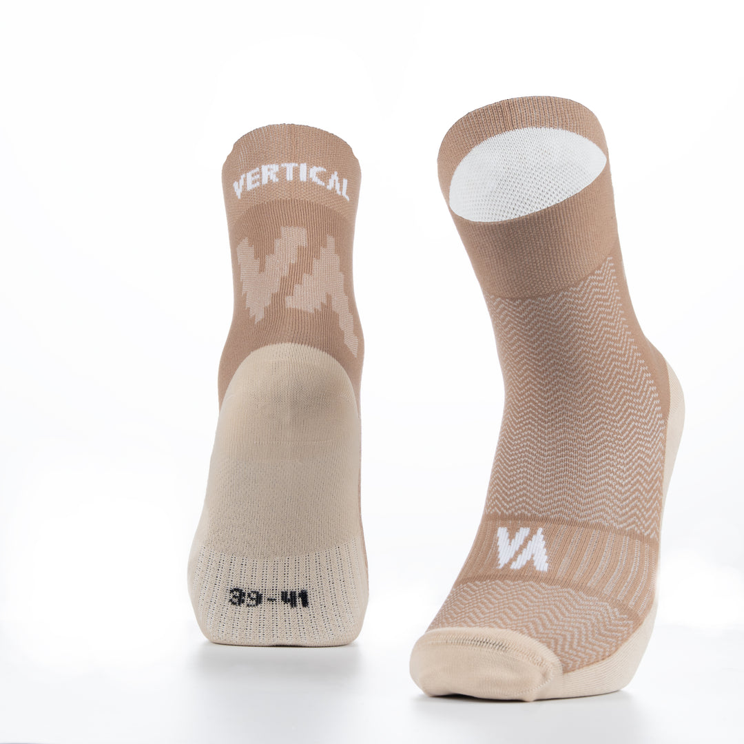 Découvrez les High Double Layer Socks de Vertical : chaussettes randonnée hautes, double couche pour confort et performance, idéales pour outdoor.