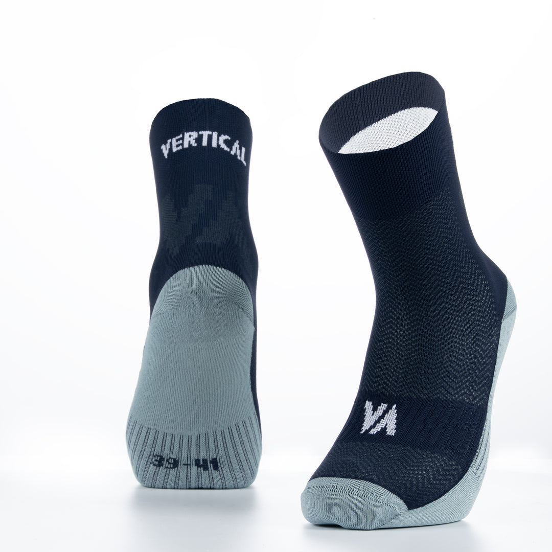 Découvrez les High Double Layer Socks de Vertical : chaussettes randonnée hautes, double couche pour confort et performance, idéales pour outdoor.