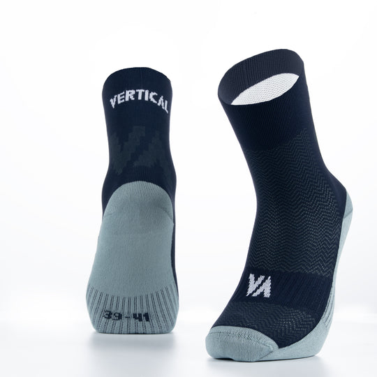 Découvrez les High Double Layer Socks de Vertical : chaussettes randonnée hautes, double couche pour confort et performance, idéales pour outdoor.