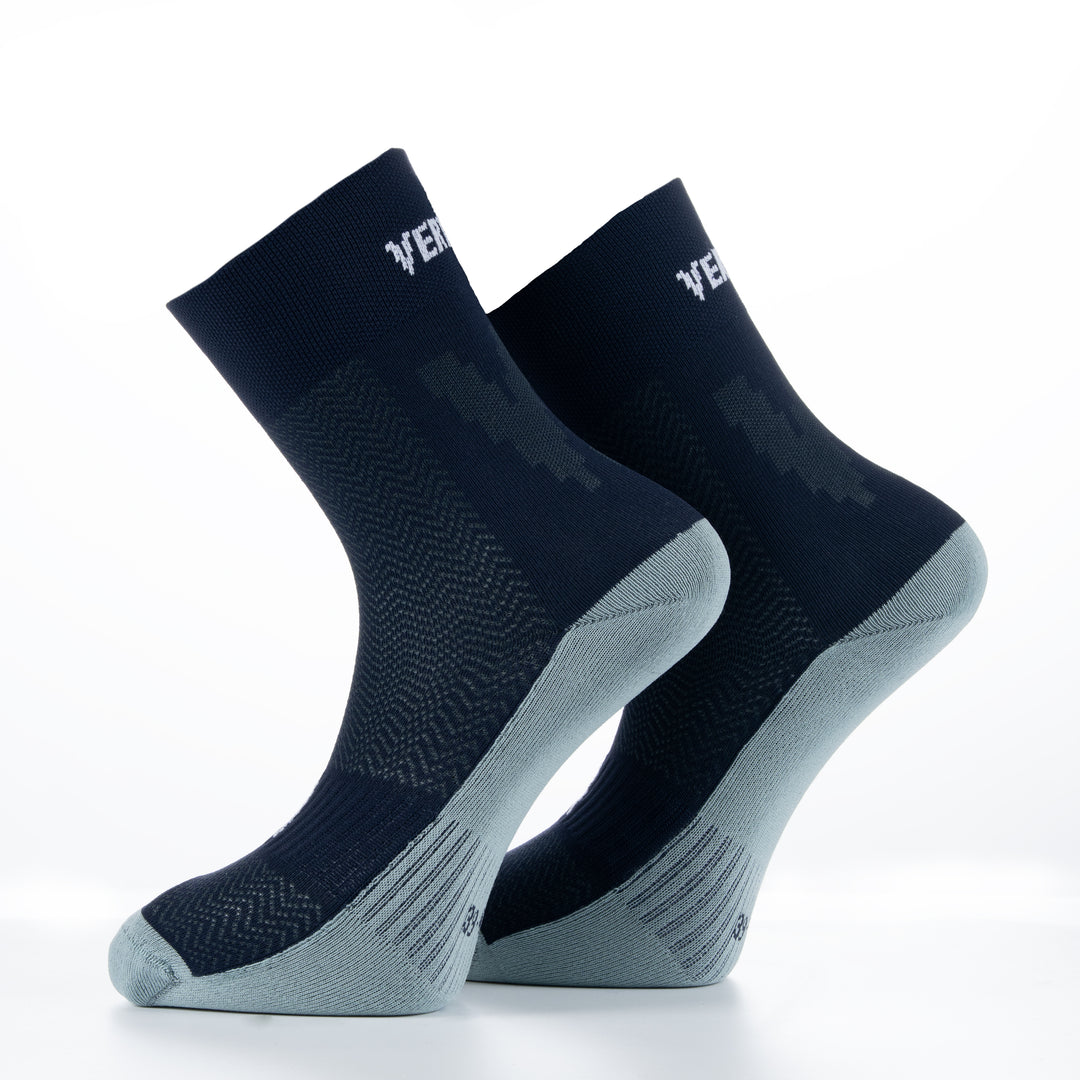 Découvrez les High Double Layer Socks de Vertical : chaussettes randonnée hautes, double couche pour confort et performance, idéales pour outdoor.