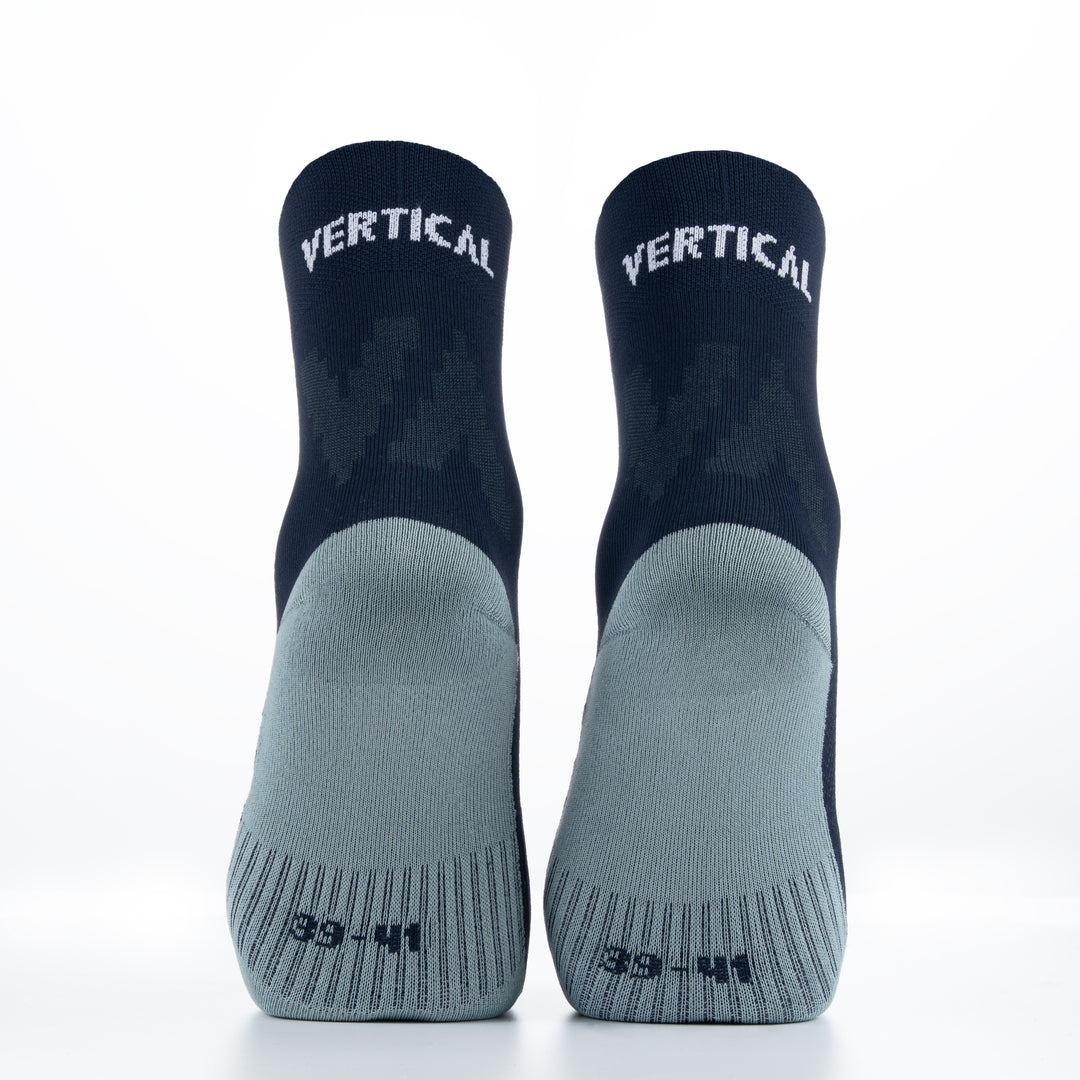 Découvrez les High Double Layer Socks de Vertical : chaussettes randonnée hautes, double couche pour confort et performance, idéales pour outdoor.