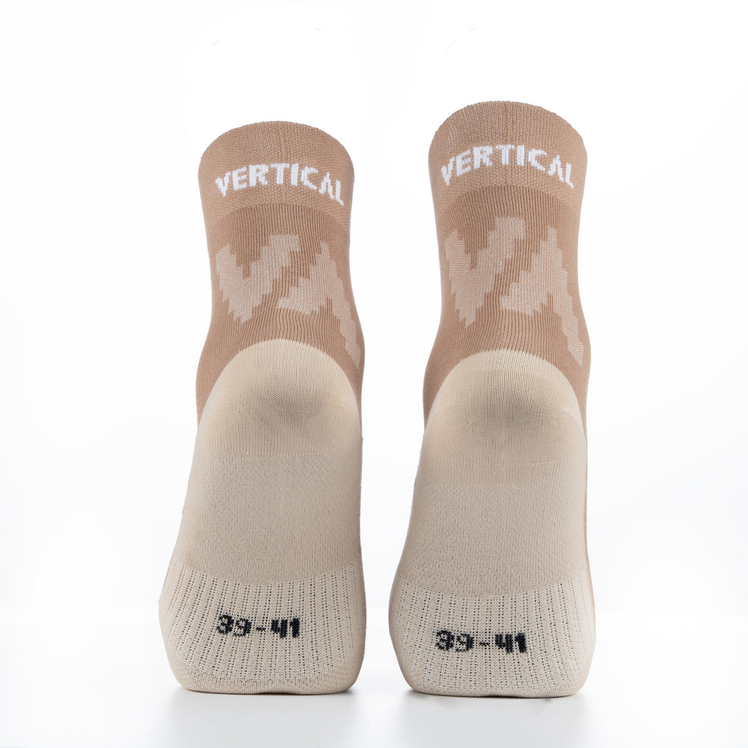 Découvrez les High Double Layer Socks de Vertical : chaussettes randonnée hautes, double couche pour confort et performance, idéales pour outdoor.