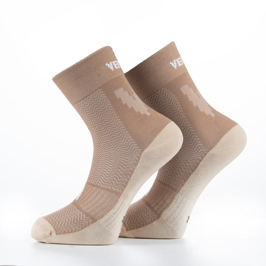 Découvrez les High Double Layer Socks de Vertical : chaussettes randonnée hautes, double couche pour confort et performance, idéales pour outdoor.