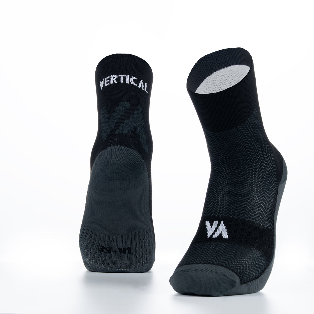 Découvrez les High Double Layer Socks de Vertical : chaussettes randonnée hautes, double couche pour confort et performance, idéales pour outdoor.