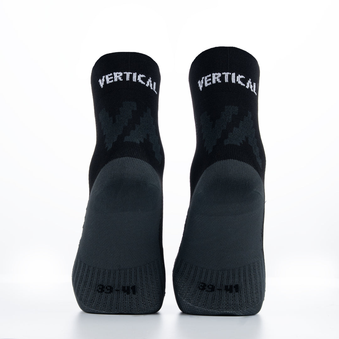 Découvrez les High Double Layer Socks de Vertical : chaussettes randonnée hautes, double couche pour confort et performance, idéales pour outdoor.