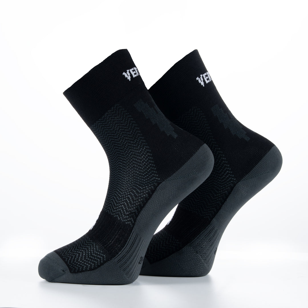 Découvrez les High Double Layer Socks de Vertical : chaussettes randonnée hautes, double couche pour confort et performance, idéales pour outdoor.