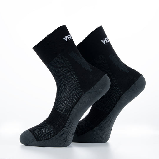 Découvrez les High Double Layer Socks de Vertical : chaussettes randonnée hautes, double couche pour confort et performance, idéales pour outdoor.
