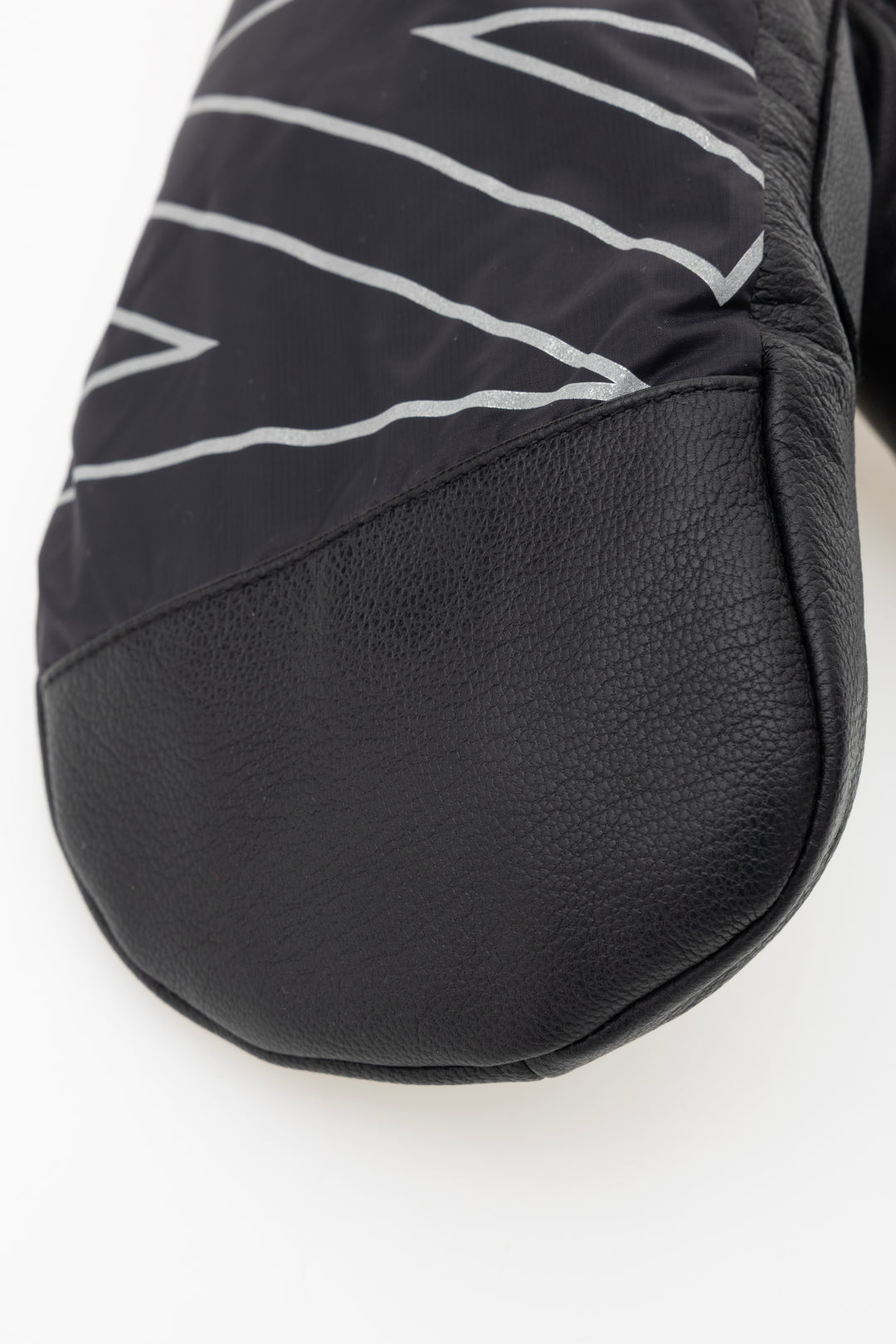 Mythic XPE MP+ gants techniques - détail de la peau de chèvre nappa douce et couche imperméable