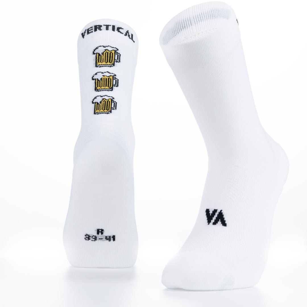 Découvrez les Run for Beer Socks de Vertical : chaussettes fun et originales, parfaites pour running ou comme cadeau unique pour sportifs et amateurs de bière.