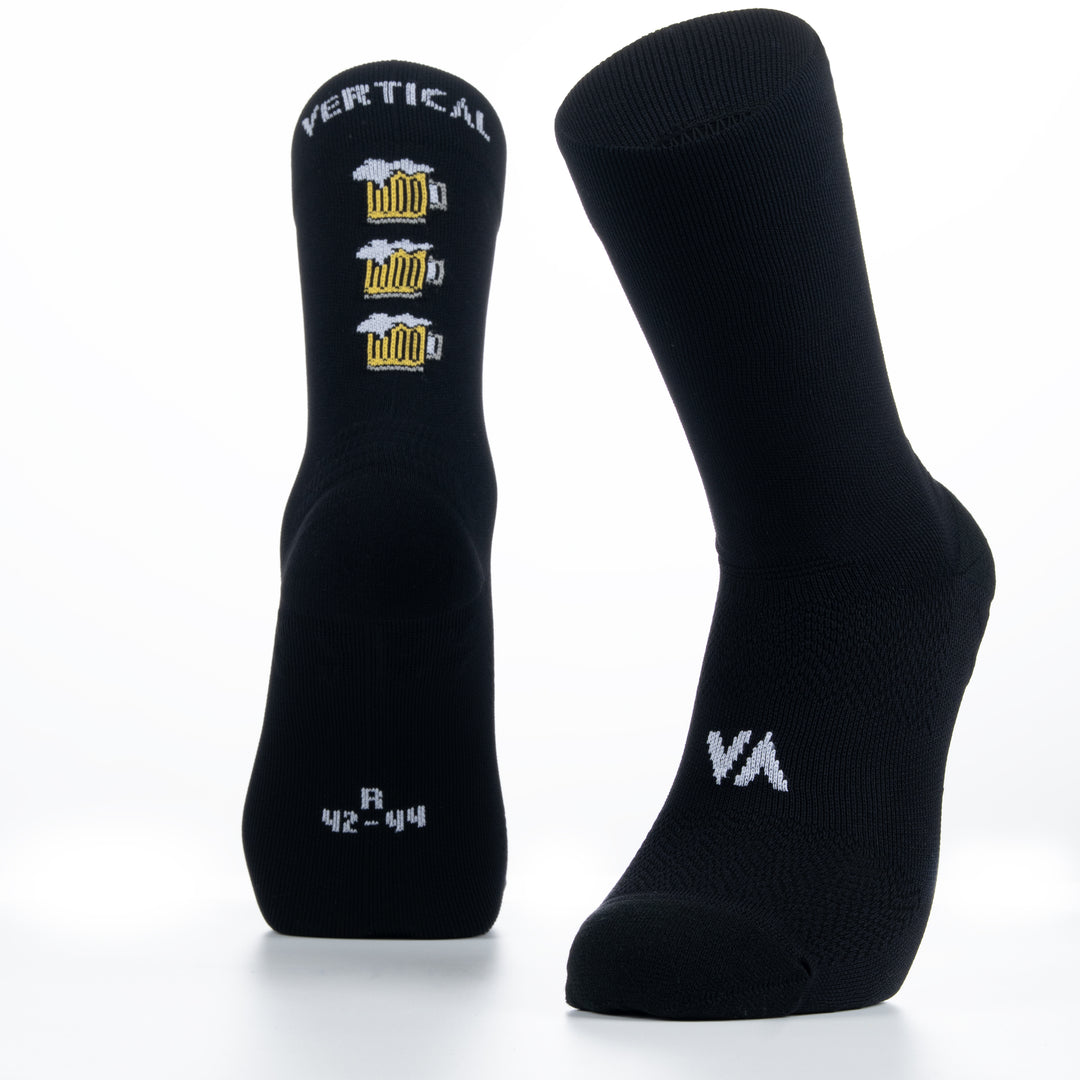 Découvrez les Run for Beer Socks de Vertical : chaussettes fun et originales, parfaites pour running ou comme cadeau unique pour sportifs et amateurs de bière.
