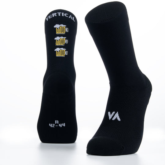 Découvrez les Run for Beer Socks de Vertical : chaussettes fun et originales, parfaites pour running ou comme cadeau unique pour sportifs et amateurs de bière.
