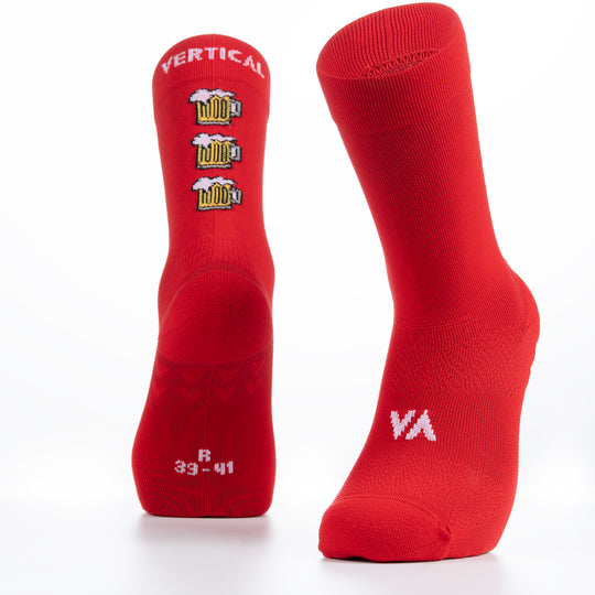 Découvrez les Run for Beer Socks de Vertical : chaussettes fun et originales, parfaites pour running ou comme cadeau unique pour sportifs et amateurs de bière.