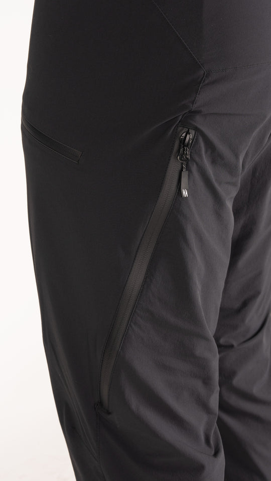 Vertical Mountain Windy Ultra MP+ : Pantalon de ski de rando et alpinisme imperméable 15K/15K. Ultra-léger, stretch et respirant pour vos aventures hivernales.