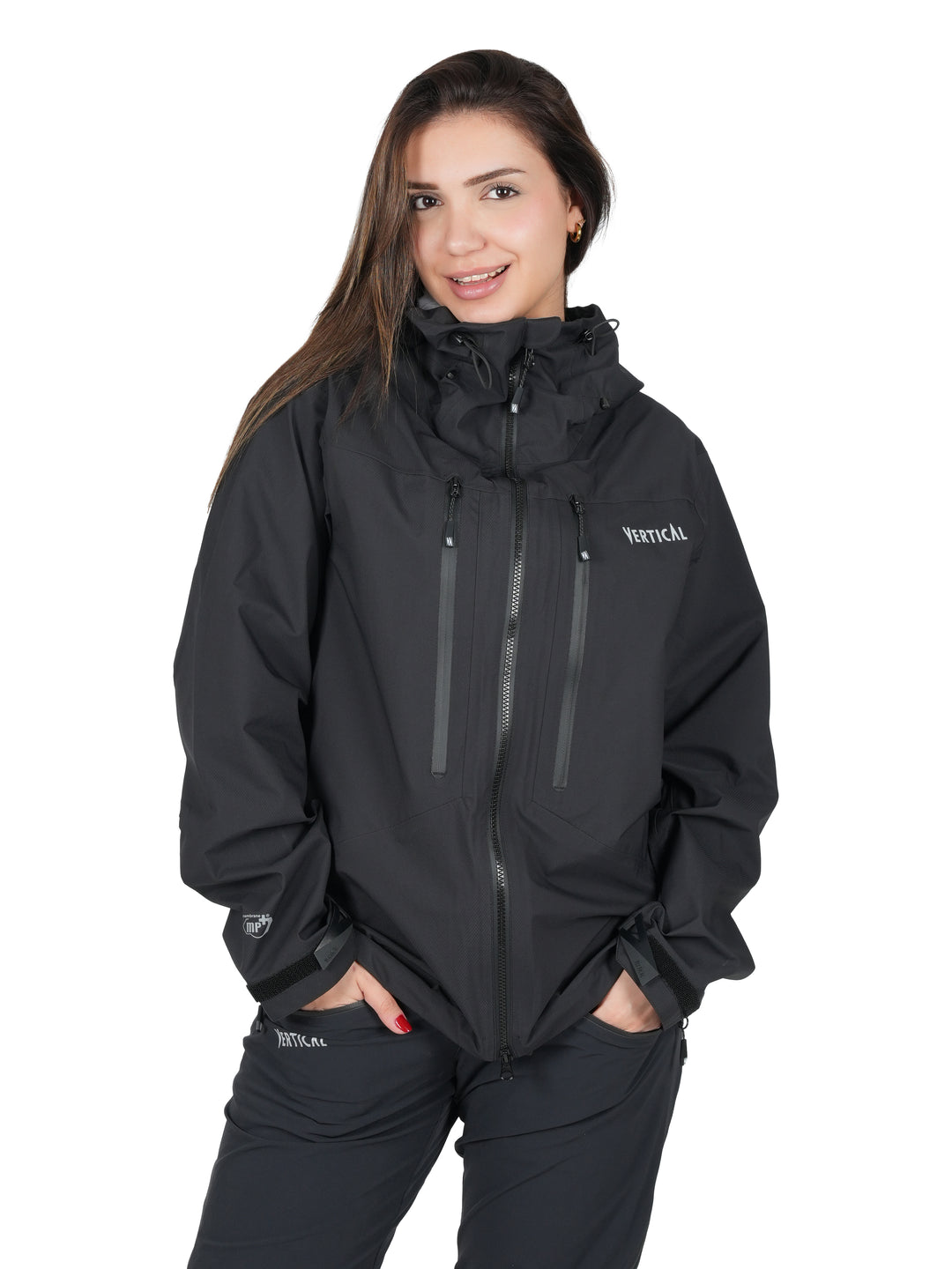 Veste Windy MP+ Vertical Femme – imperméable membrane MP+ 3 couches nylon recyclé 20K/20K, coutures thermosoudées et capuche réglable, idéale pour la randonnée et le ski