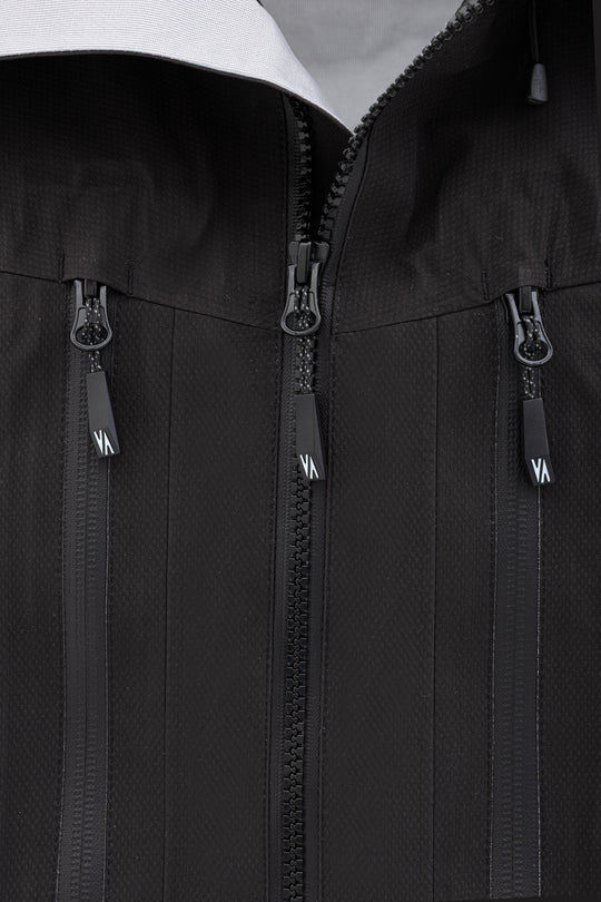 Découvrez la Windy MP+ Jacket de Vertical : veste pluie imperméable et technique, idéale pour randonnée et activités outdoor. Confort et protection garanties.