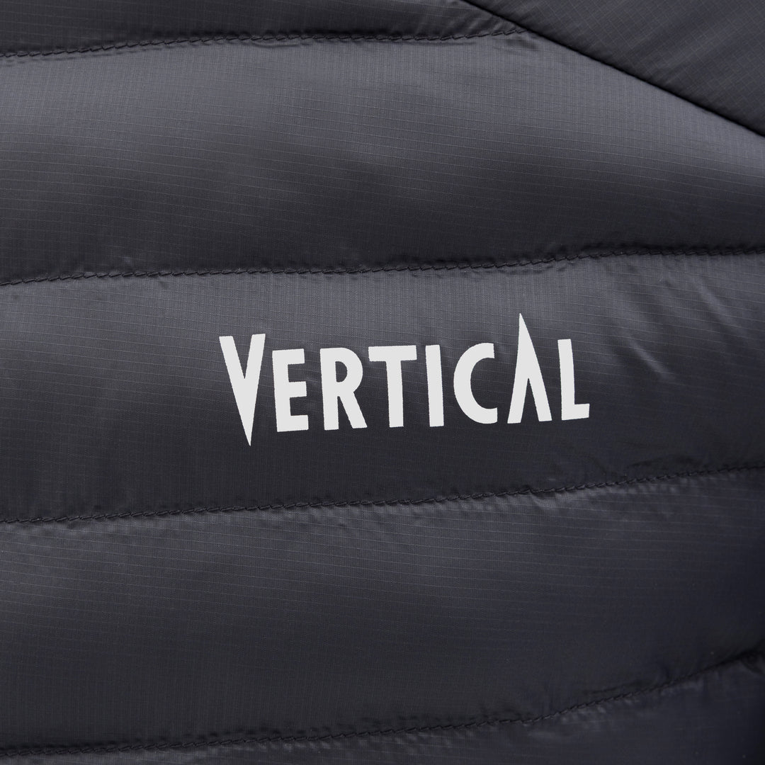 Doudoune isolante Alpine Jacket homme - vue de profil avec capuche fixe et visière renforcée