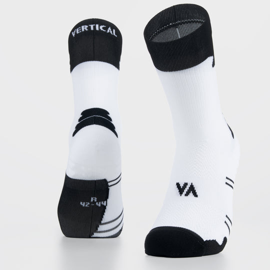 Chaussettes Verderby Vertical – design minimaliste élégant, fils techniques respirants, renforts voûte plantaire et cheville, idéales pour la course et la marche
