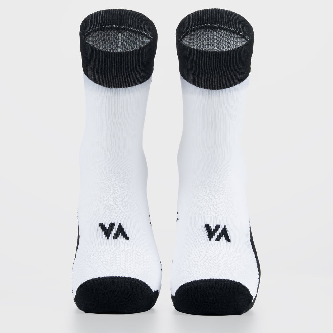 Chaussettes Verderby Vertical – design minimaliste élégant, fils techniques respirants, renforts voûte plantaire et cheville, idéales pour la course et la marche