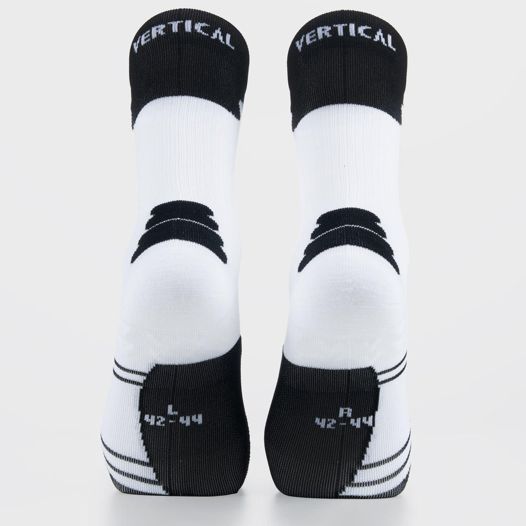 Chaussettes Verderby Vertical – design minimaliste élégant, fils techniques respirants, renforts voûte plantaire et cheville, idéales pour la course et la marche