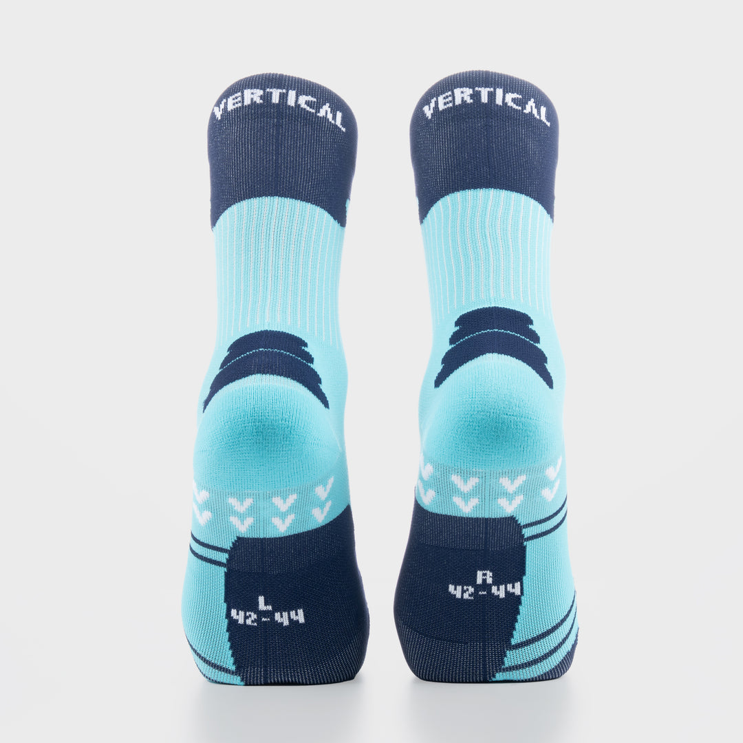 Chaussettes Verderby Vertical – design minimaliste élégant, fils techniques respirants, renforts voûte plantaire et cheville, idéales pour la course et la marche