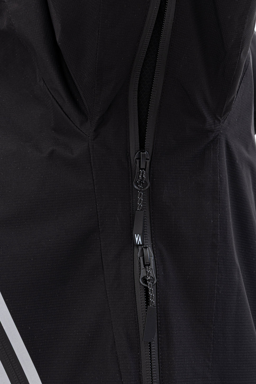 Veste outdoor Windy Spirit MP+ - vue de profil avec ceinture pare-neige amovible