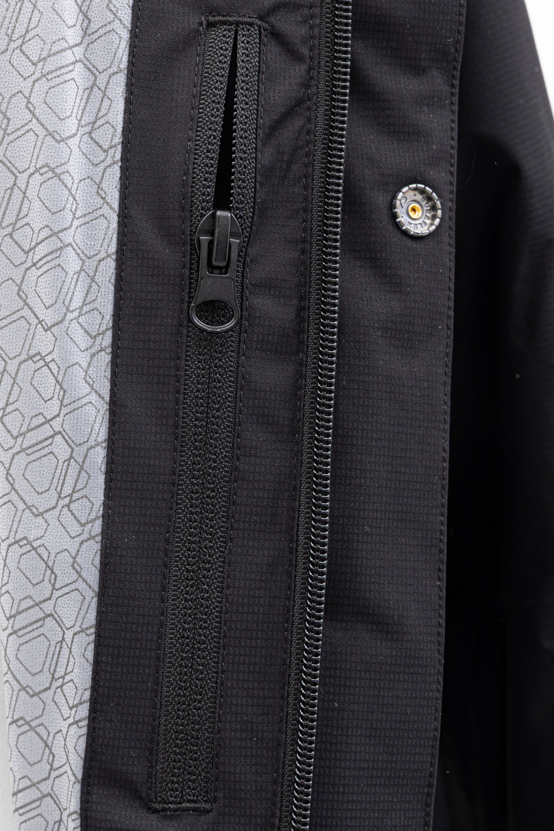 Windy Spirit MP+ veste respirante femme - détail des poignets avec passe-pouce et ajustements